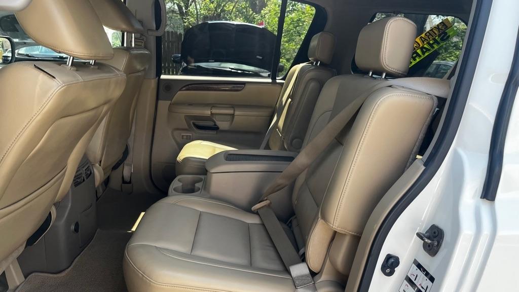 Nissan Armada Platinum 4WD 2011