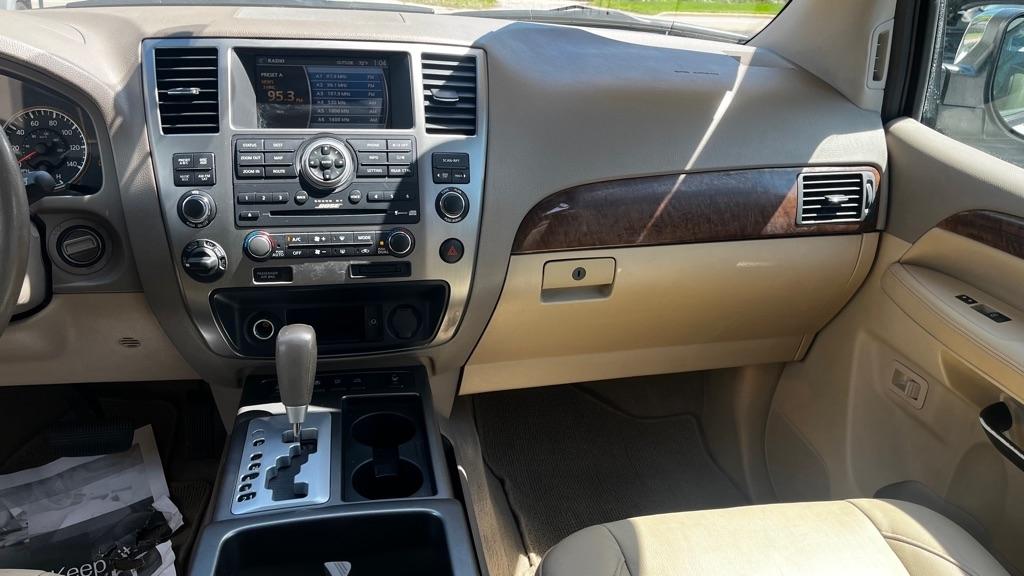 Nissan Armada Platinum 4WD 2011