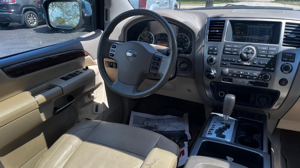 Nissan Armada Platinum 4WD 2011