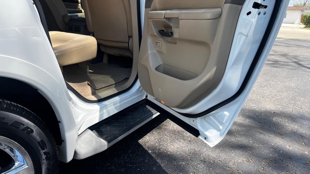 Nissan Armada Platinum 4WD 2011