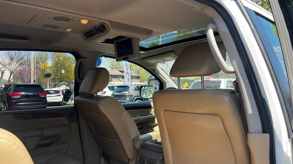 Nissan Armada Platinum 4WD 2011