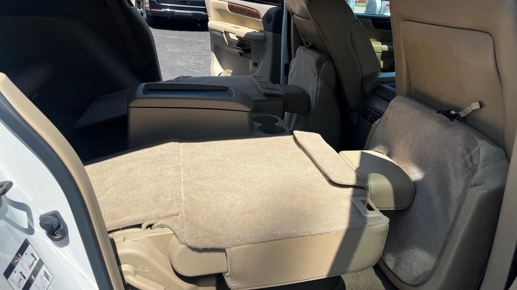 Nissan Armada Platinum 4WD 2011