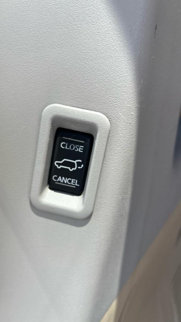 Nissan Armada Platinum 4WD 2011