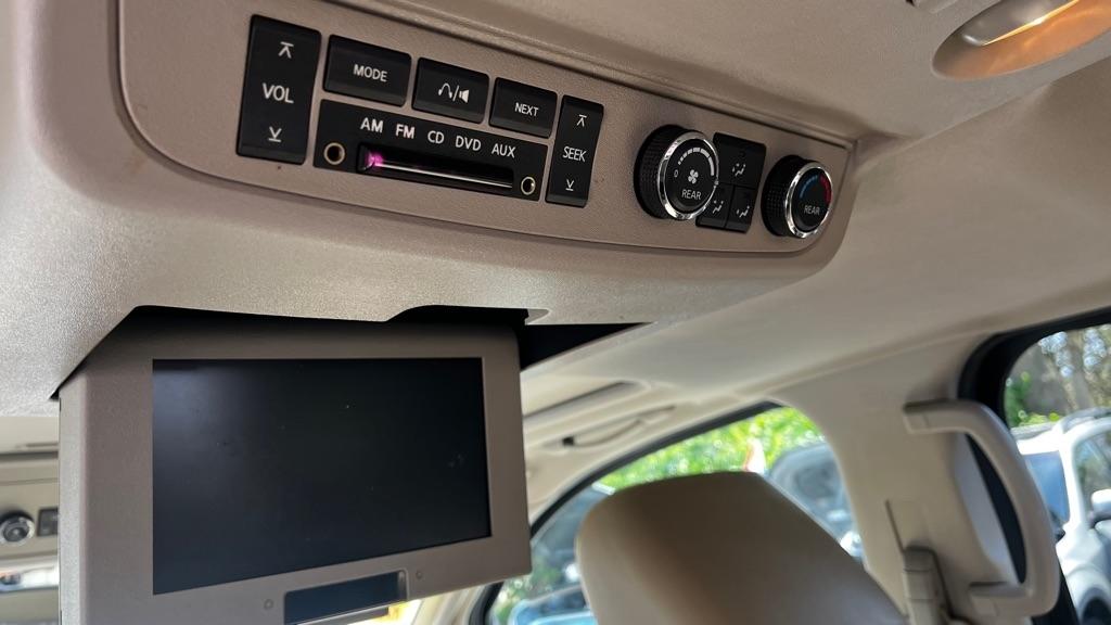 Nissan Armada Platinum 4WD 2011