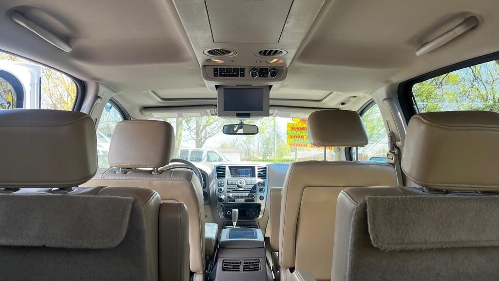 Nissan Armada Platinum 4WD 2011