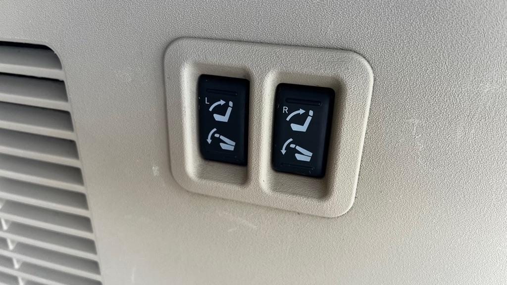 Nissan Armada Platinum 4WD 2011