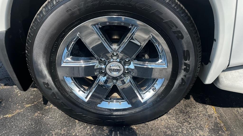 Nissan Armada Platinum 4WD 2011