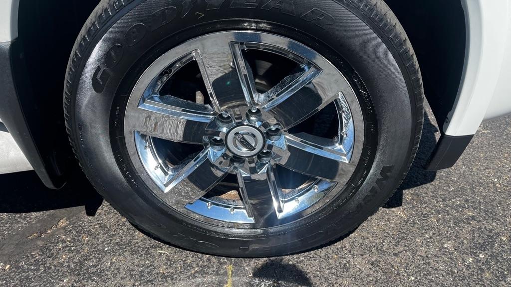 Nissan Armada Platinum 4WD 2011