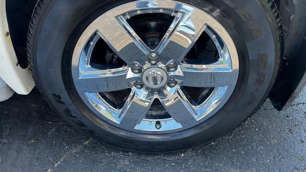 Nissan Armada Platinum 4WD 2011