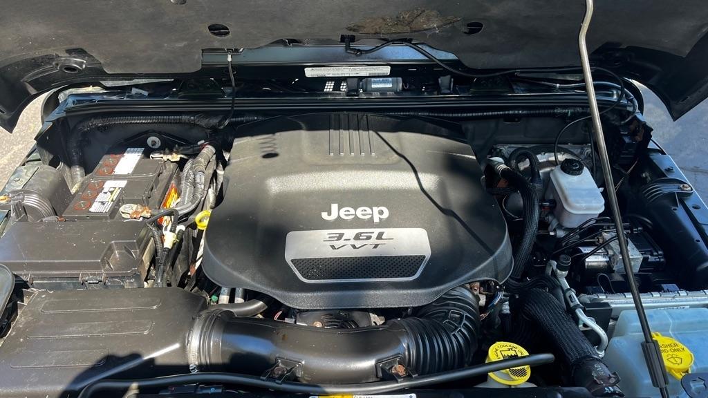 Jeep Wrangler Unlimited Sahara 4WD 2012