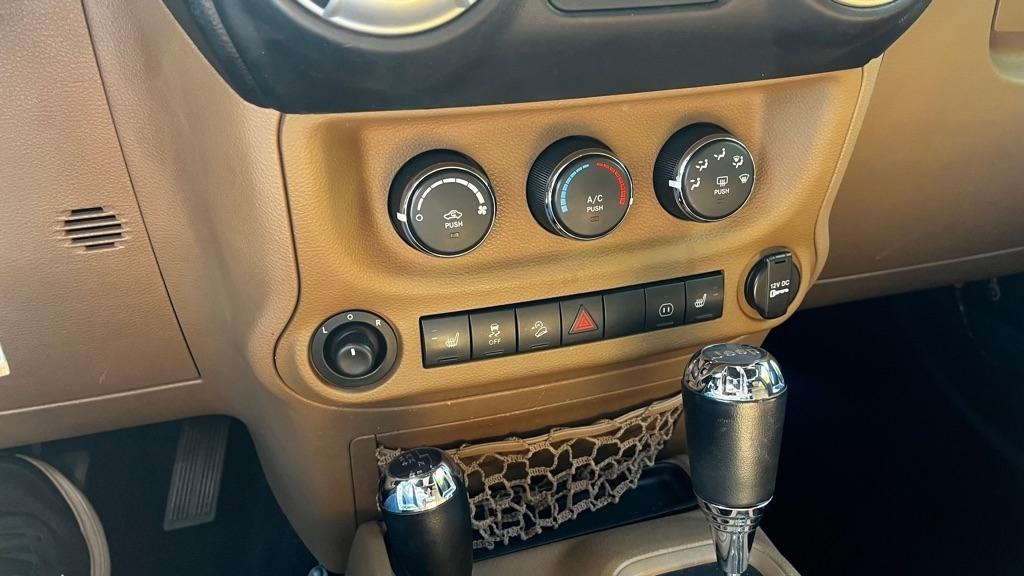 Jeep Wrangler Unlimited Sahara 4WD 2012