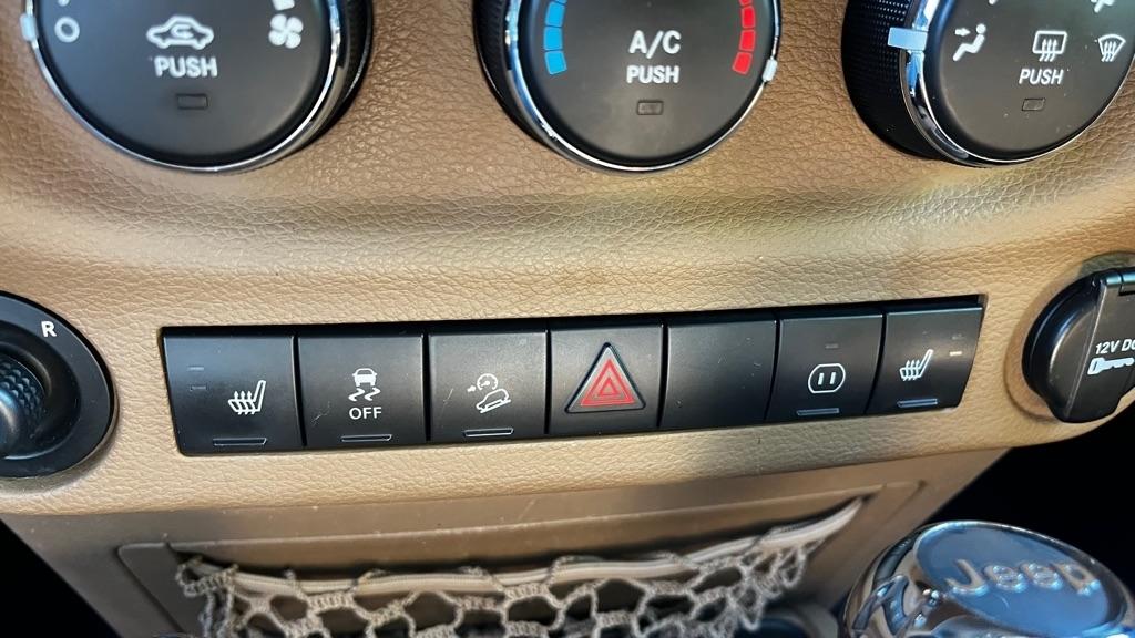 Jeep Wrangler Unlimited Sahara 4WD 2012