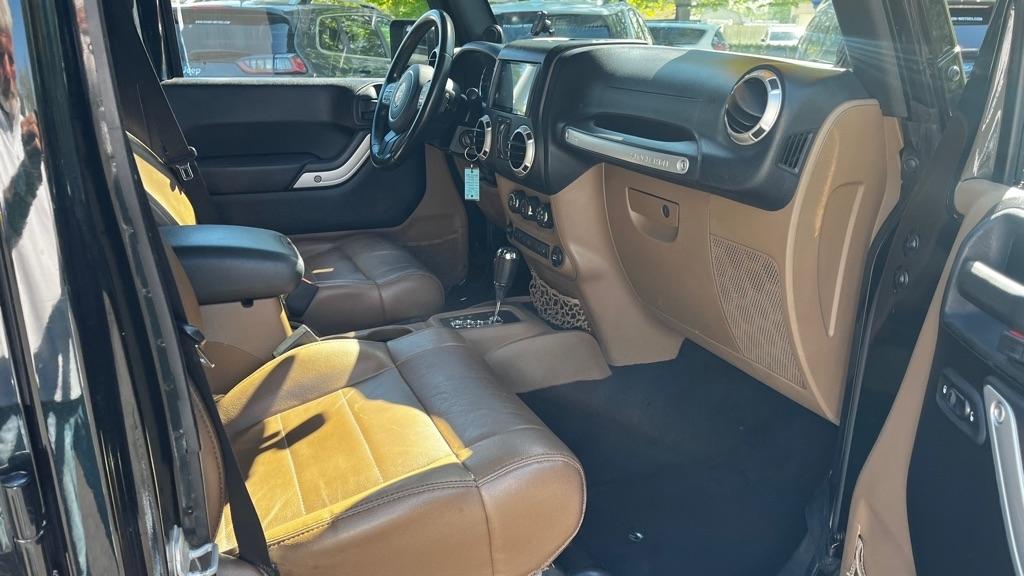 Jeep Wrangler Unlimited Sahara 4WD 2012