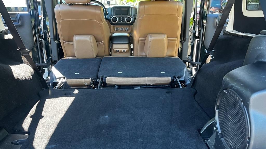 Jeep Wrangler Unlimited Sahara 4WD 2012