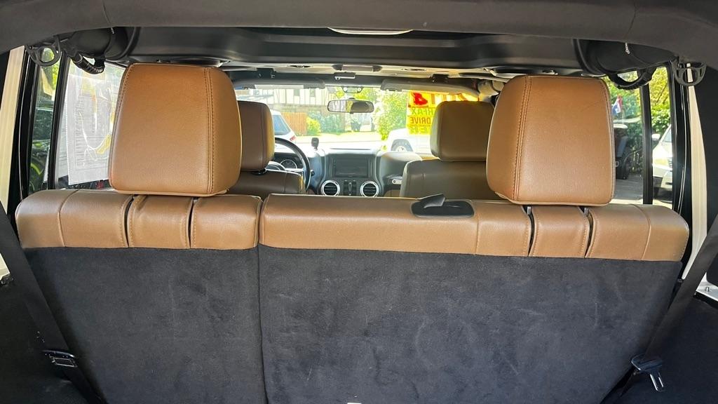 Jeep Wrangler Unlimited Sahara 4WD 2012