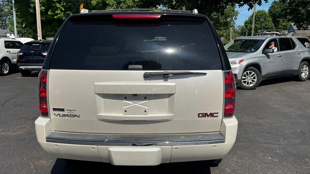 GMC Yukon Denali 4WD 2012