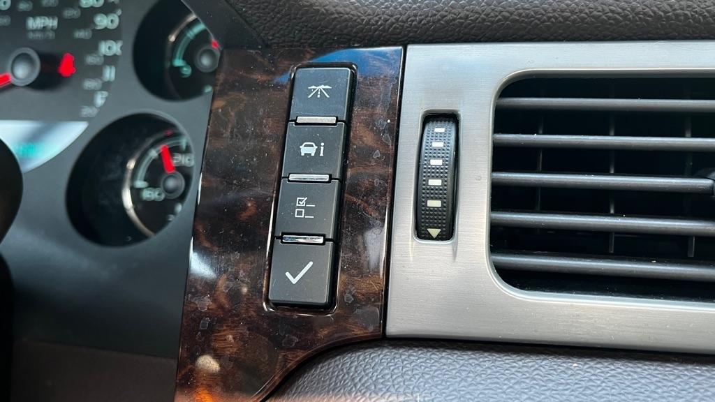 GMC Yukon Denali 4WD 2012