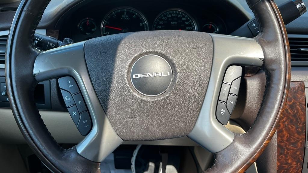GMC Yukon Denali 4WD 2012