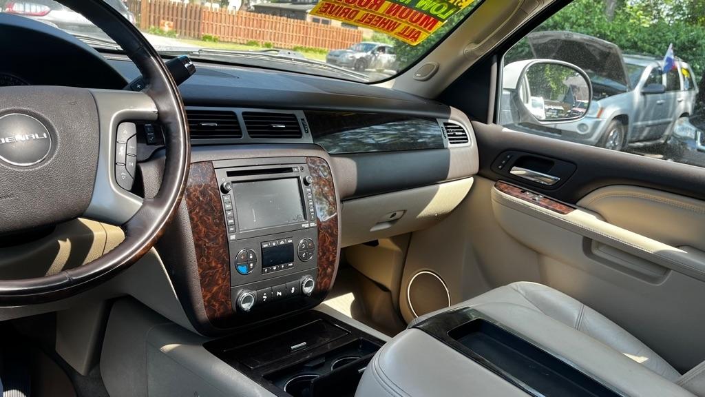 GMC Yukon Denali 4WD 2012
