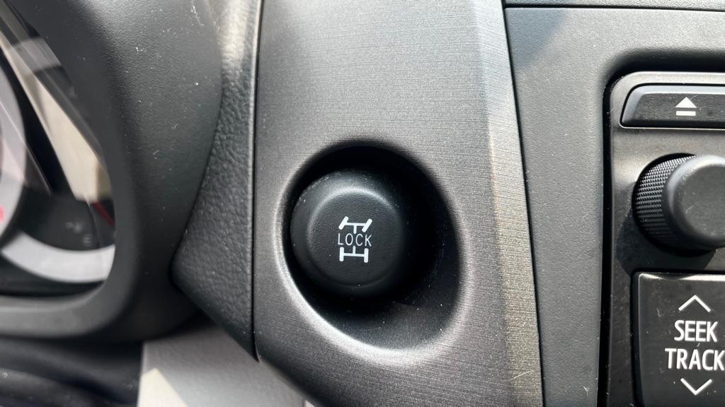 Toyota RAV4 Base I4 4WD 2012