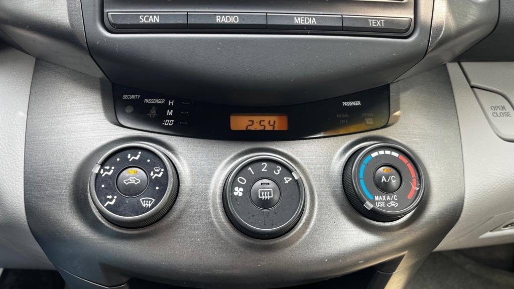 Toyota RAV4 Base I4 4WD 2012