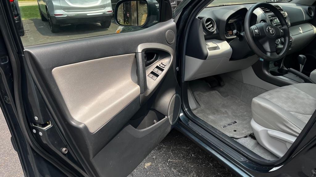 Toyota RAV4 Base I4 4WD 2012