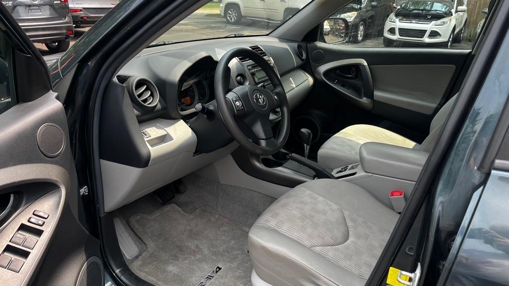 Toyota RAV4 Base I4 4WD 2012