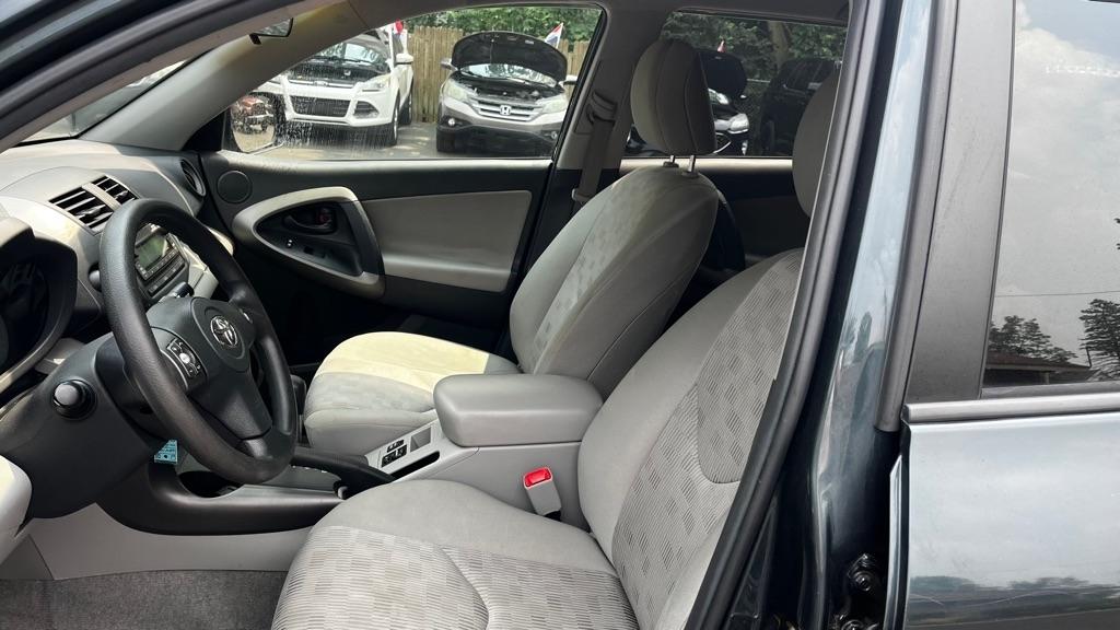 Toyota RAV4 Base I4 4WD 2012