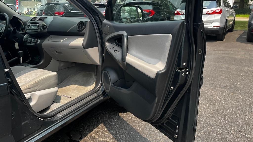 Toyota RAV4 Base I4 4WD 2012