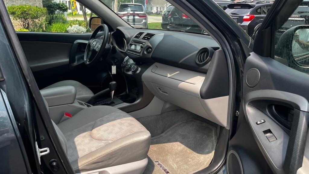 Toyota RAV4 Base I4 4WD 2012