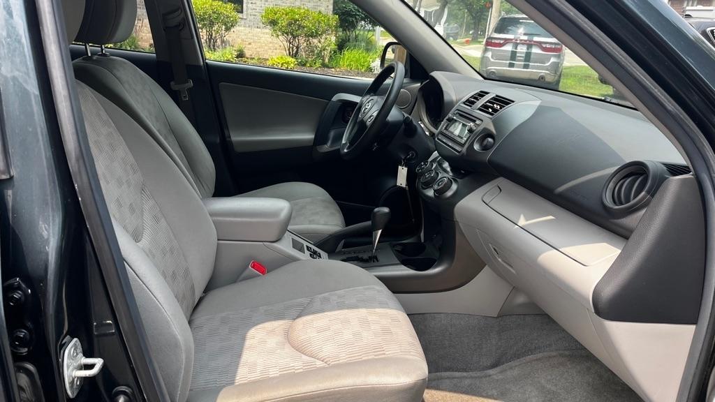Toyota RAV4 Base I4 4WD 2012