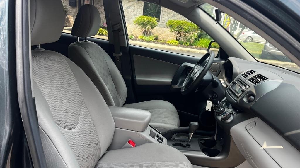 Toyota RAV4 Base I4 4WD 2012