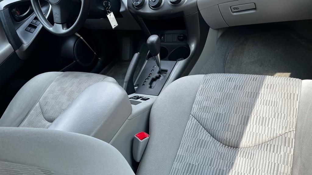Toyota RAV4 Base I4 4WD 2012