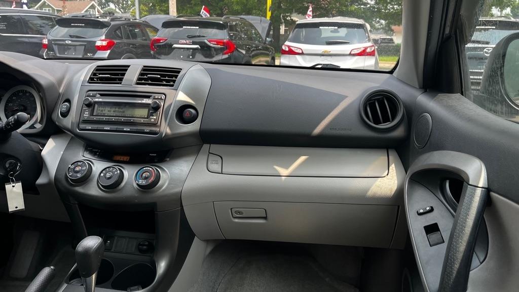 Toyota RAV4 Base I4 4WD 2012