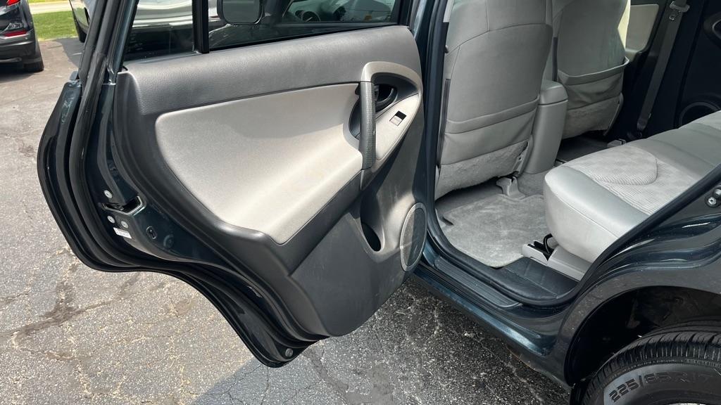 Toyota RAV4 Base I4 4WD 2012