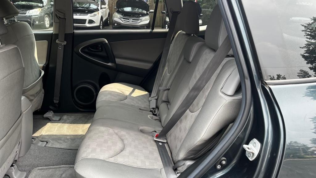 Toyota RAV4 Base I4 4WD 2012