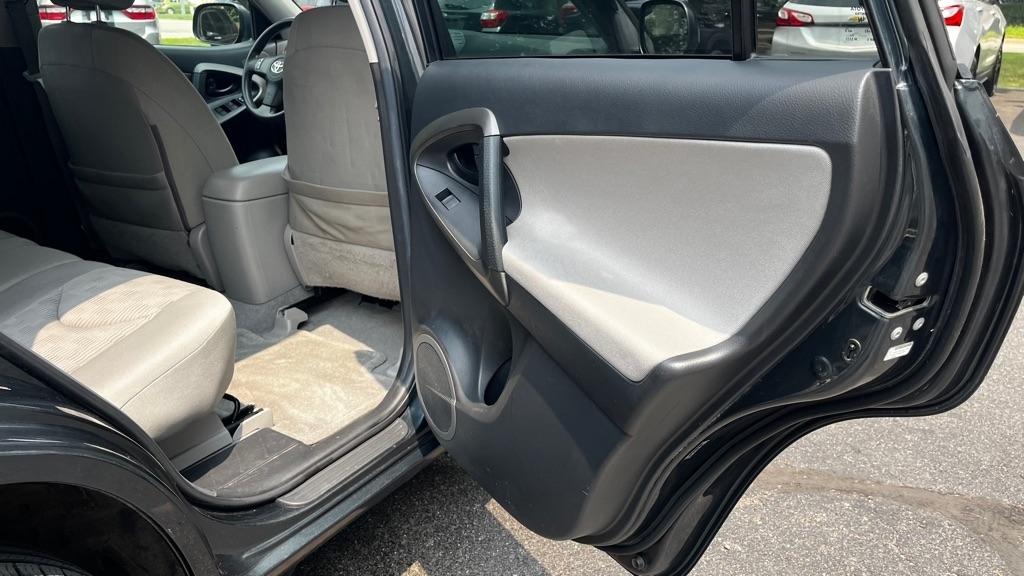 Toyota RAV4 Base I4 4WD 2012