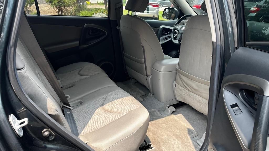 Toyota RAV4 Base I4 4WD 2012