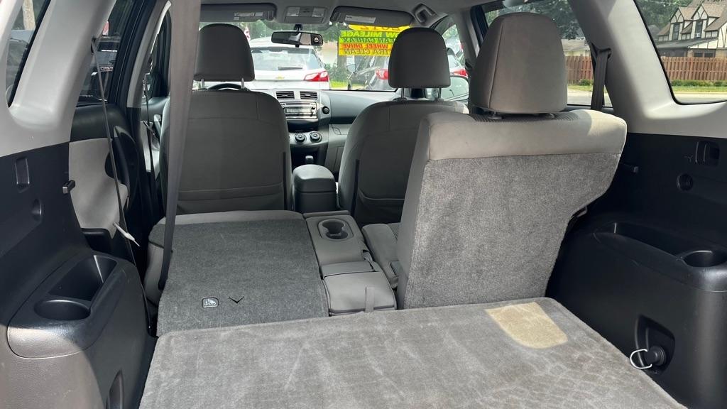 Toyota RAV4 Base I4 4WD 2012