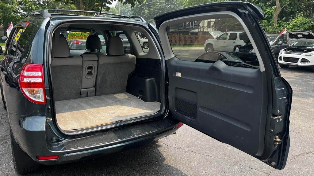 Toyota RAV4 Base I4 4WD 2012
