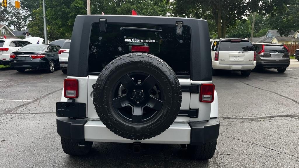 Jeep Wrangler Unlimited Sahara 4WD 2010