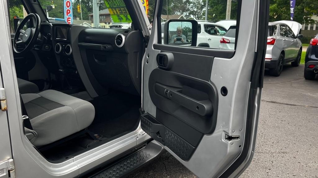 Jeep Wrangler Unlimited Sahara 4WD 2010