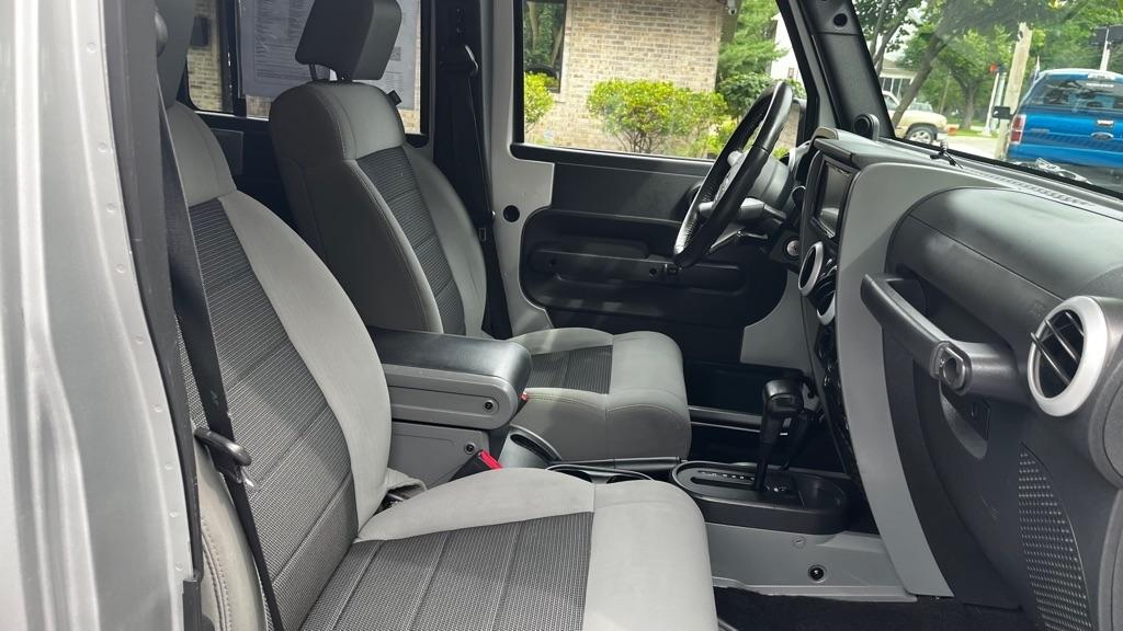 Jeep Wrangler Unlimited Sahara 4WD 2010