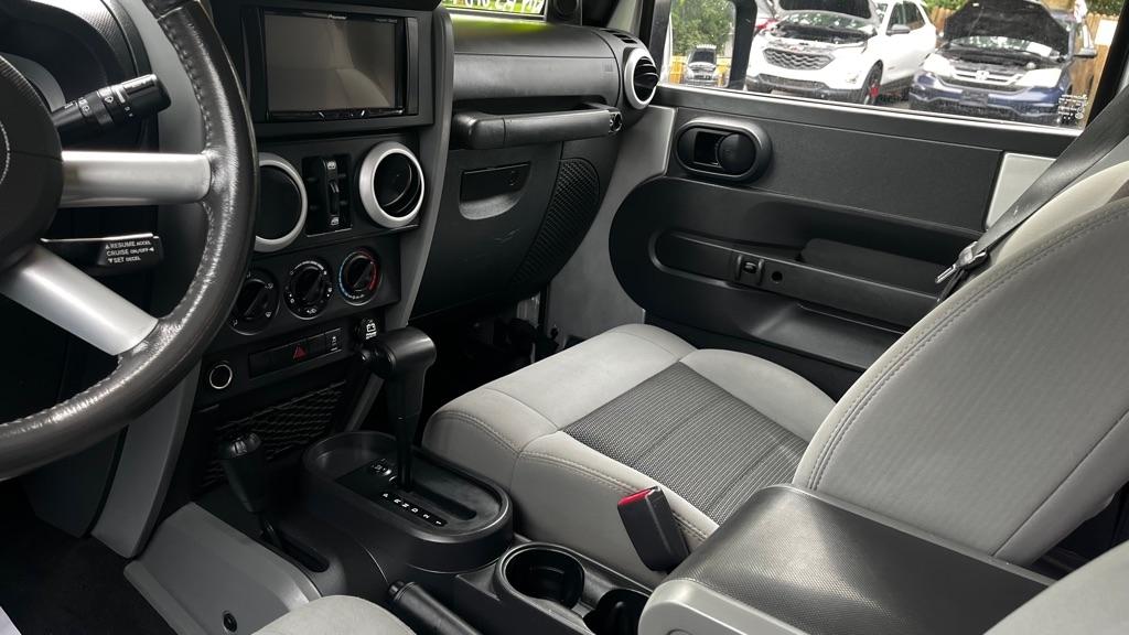 Jeep Wrangler Unlimited Sahara 4WD 2010