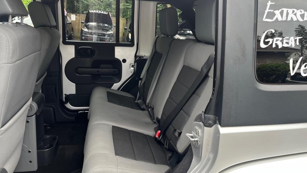 Jeep Wrangler Unlimited Sahara 4WD 2010