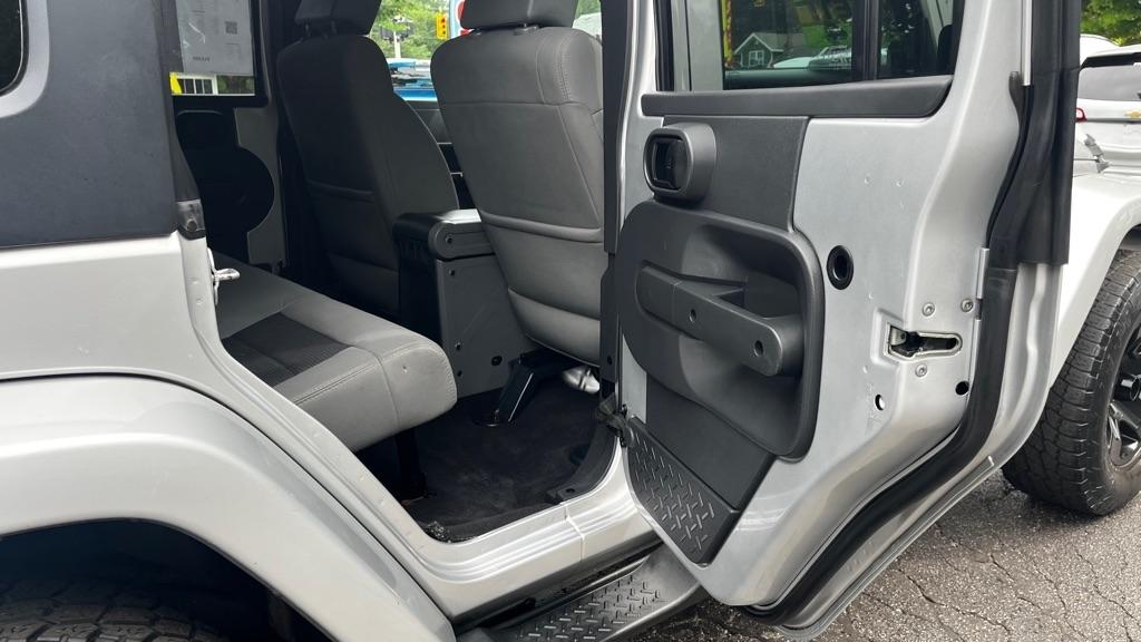 Jeep Wrangler Unlimited Sahara 4WD 2010