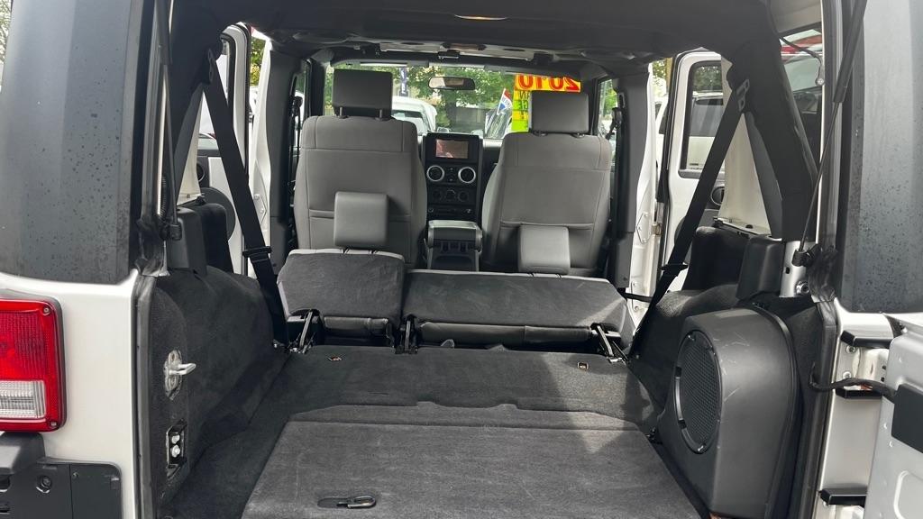 Jeep Wrangler Unlimited Sahara 4WD 2010