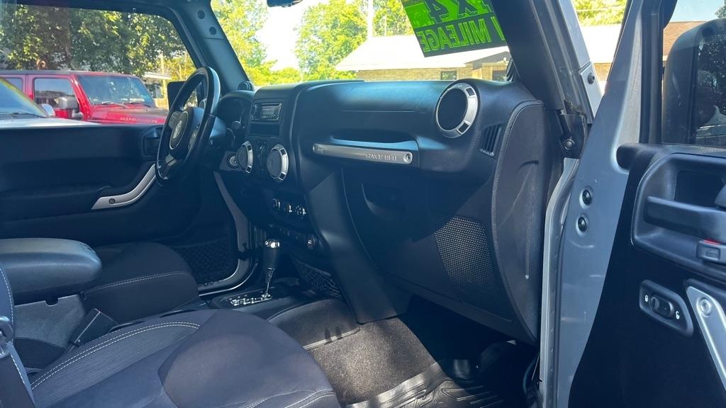 Jeep Wrangler Unlimited Sahara 4WD 2013