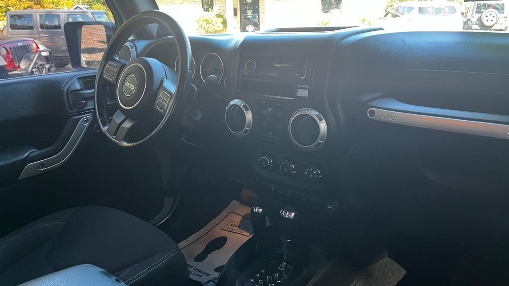 Jeep Wrangler Unlimited Sahara 4WD 2013
