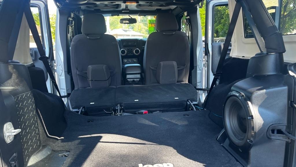 Jeep Wrangler Unlimited Sahara 4WD 2013